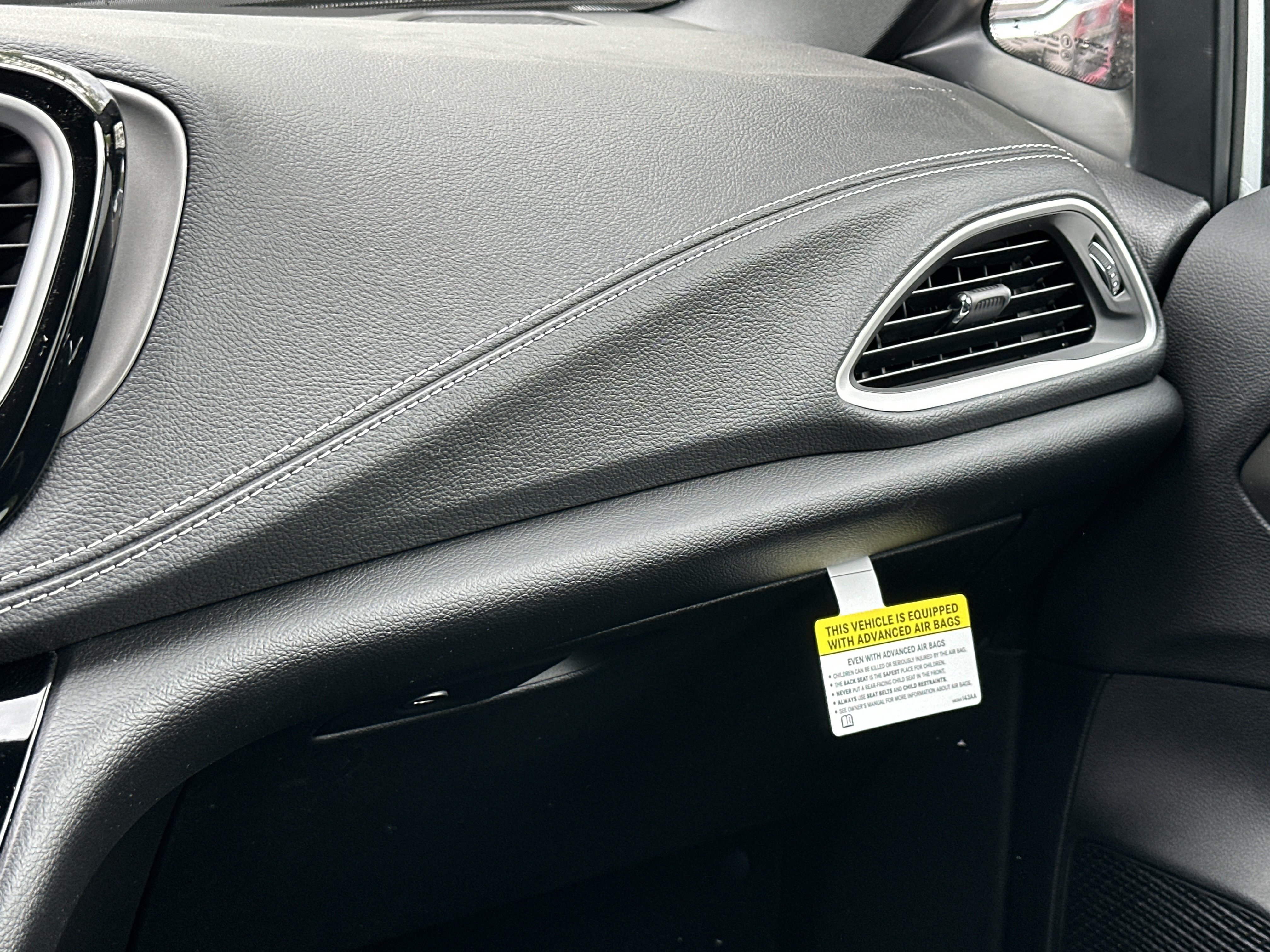 New 2027 Chrysler Pacifica Select FWD image 4