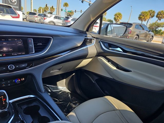 Used 2021 Buick Enclave Essence image 11