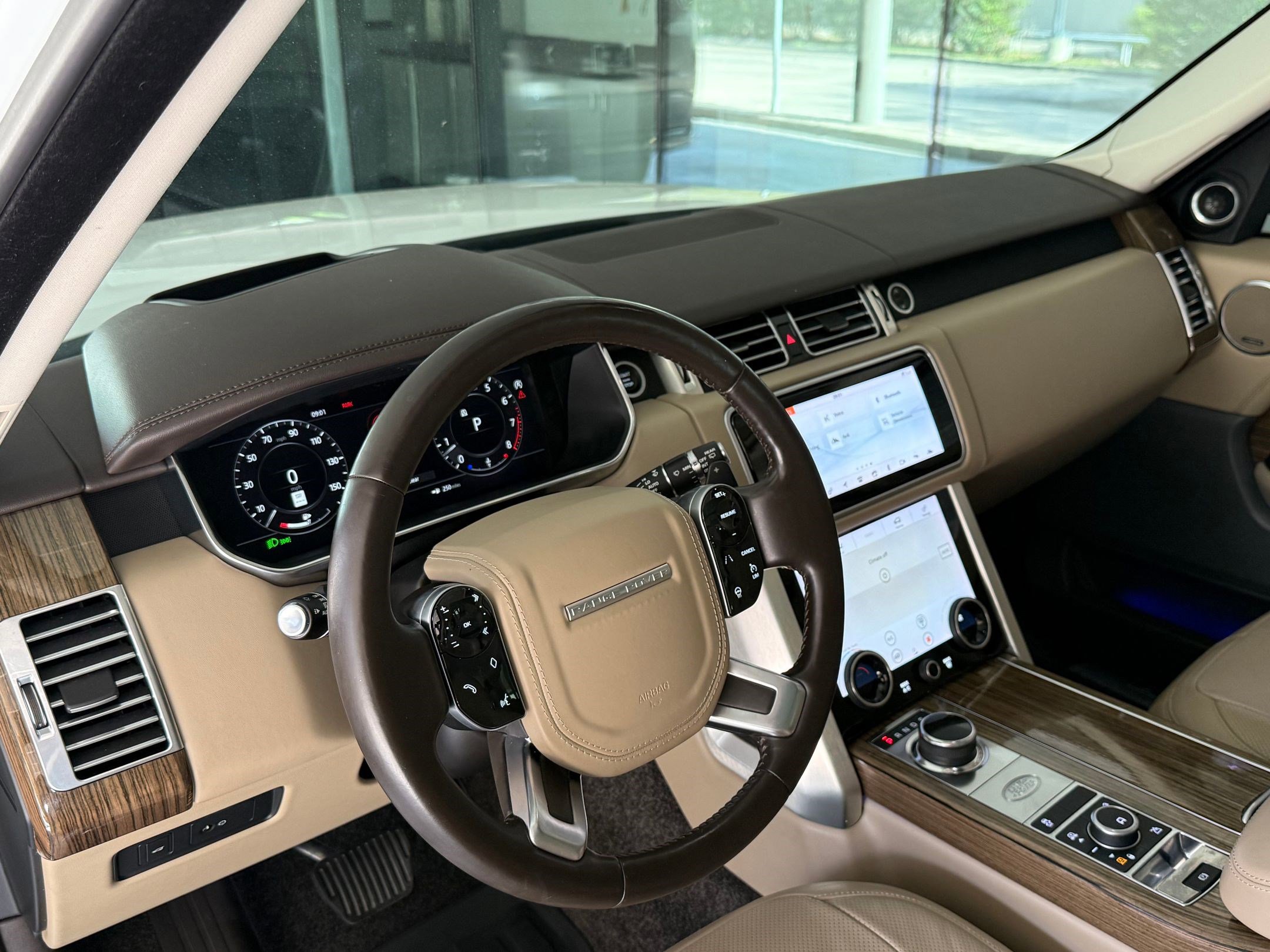 Used 2018 Land Rover Range Rover HSE AWD/4WD image 4