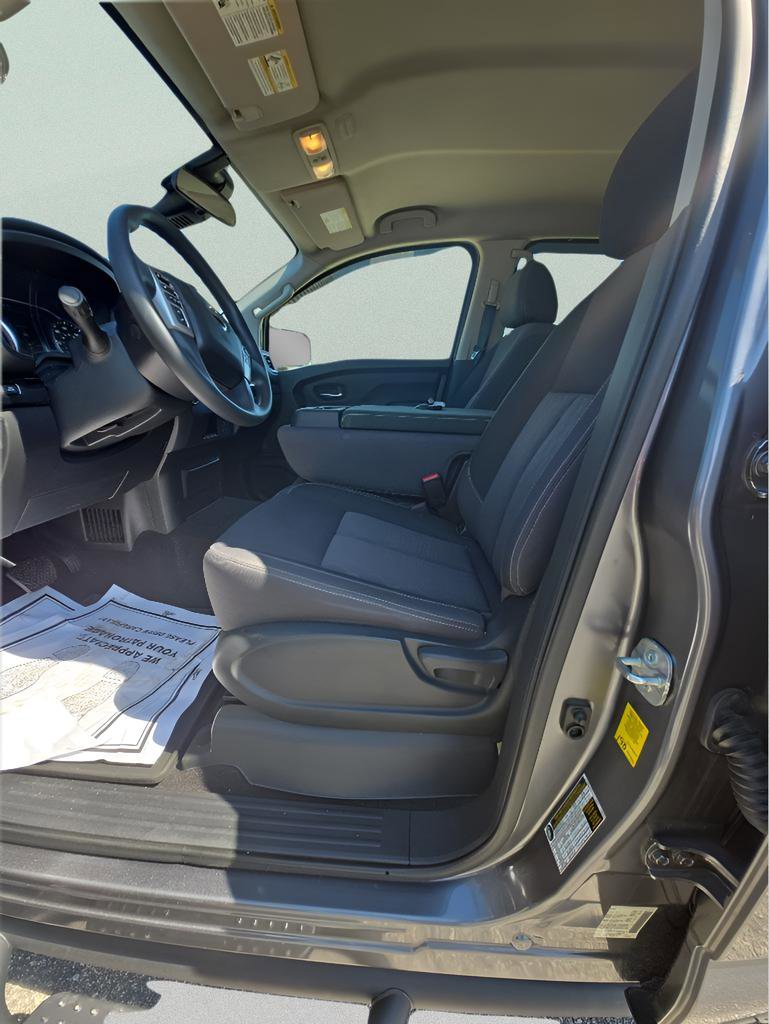 Used 2022 Nissan Titan SV w/ Accessory Utility Package RWD image 9