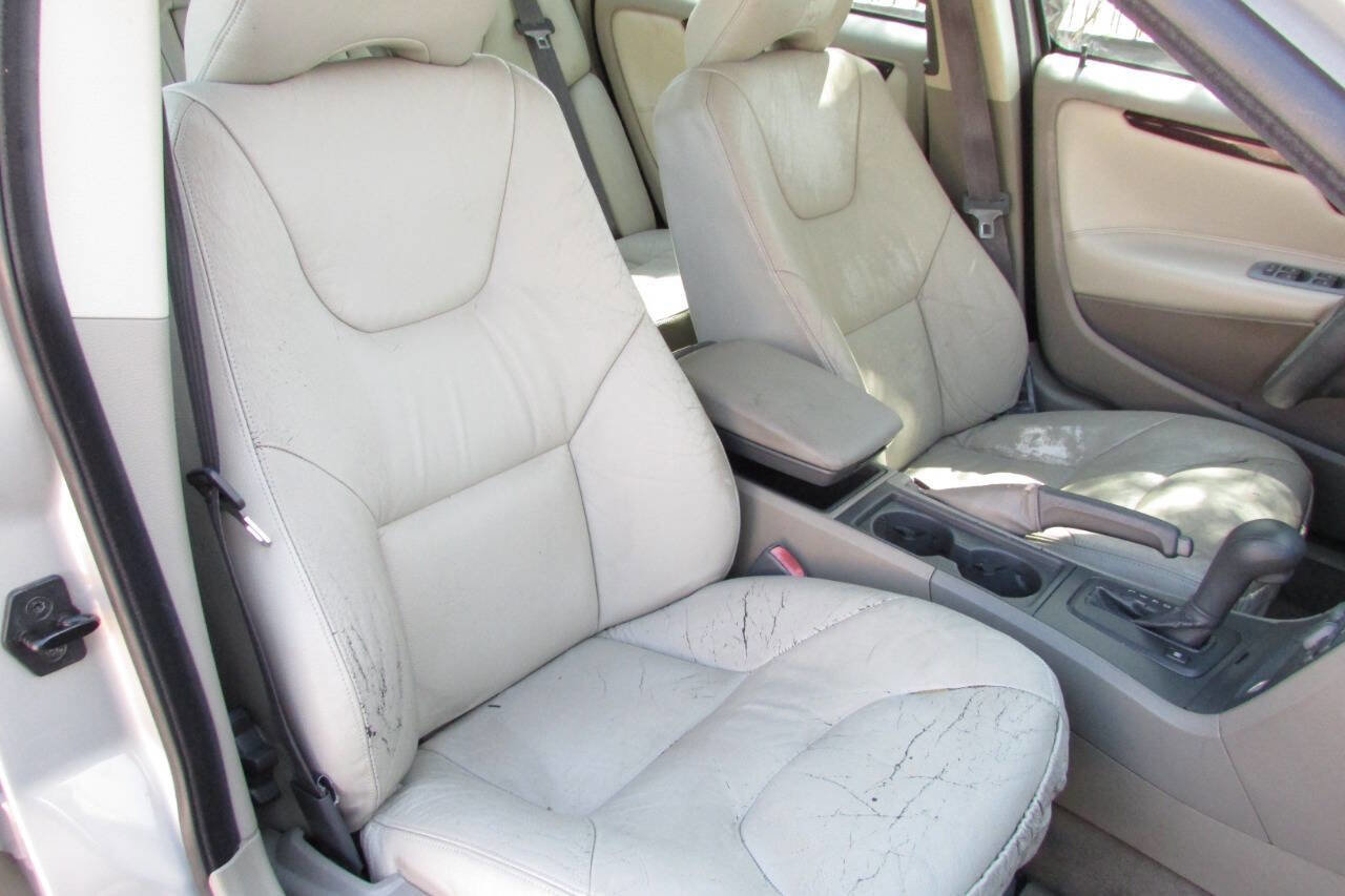 Used 2001 Volvo V70 image 23