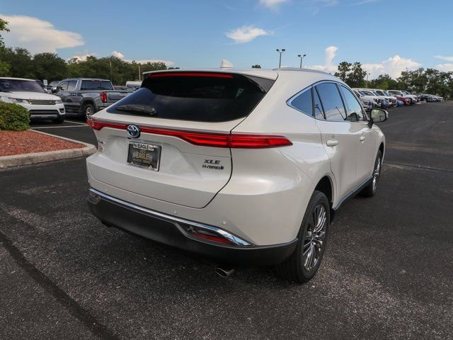 Used 2022 Toyota Venza XLE image 9
