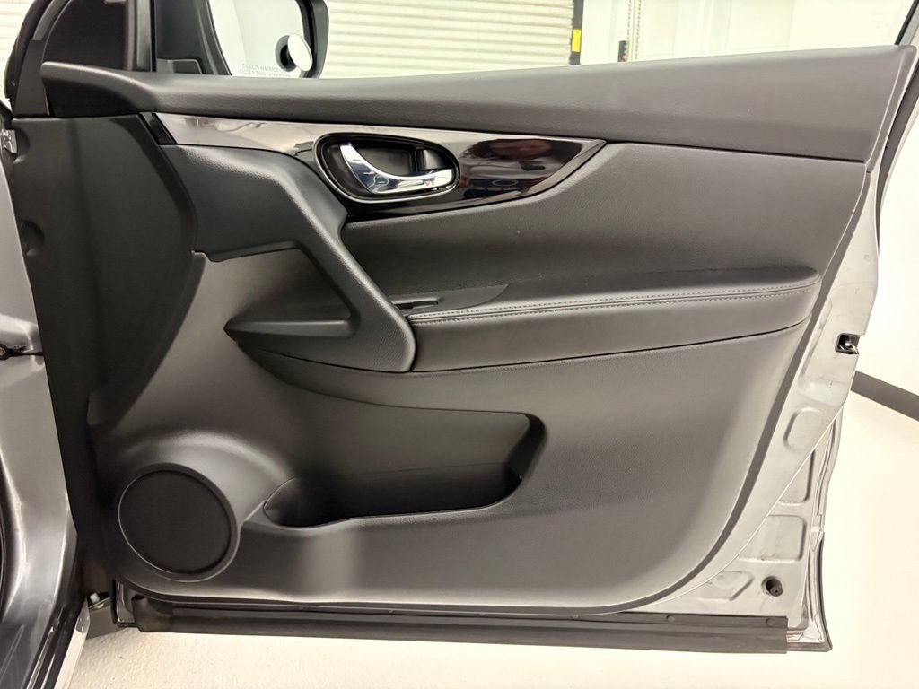 Used 2022 Nissan Rogue Sport SL AWD/4WD image 33