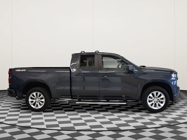Used 2020 Chevrolet Silverado 1500 Custom w/ Custom Value Package AWD/4WD image 2