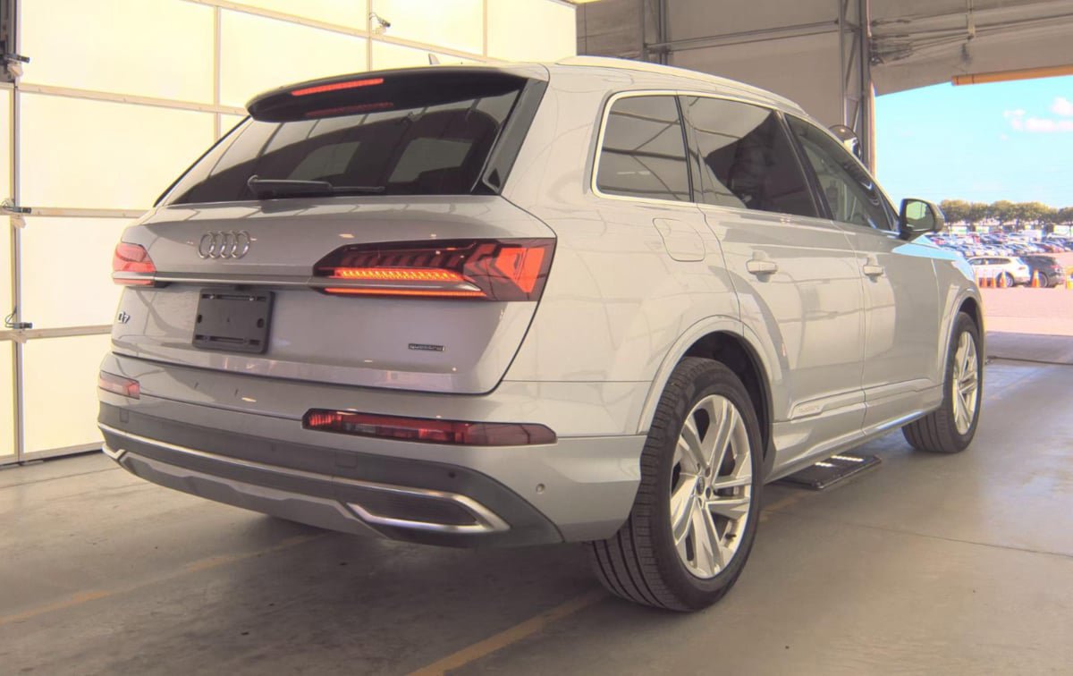 Used 2021 Audi Q7 2.0T Premium Plus AWD/4WD image 4