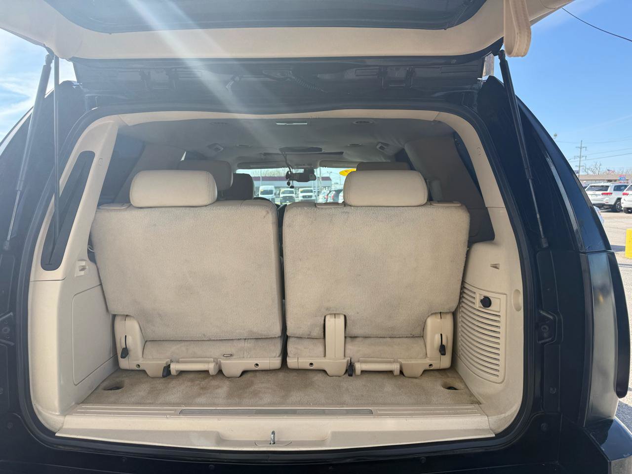 Used 2007 Cadillac Escalade AWD w/ Information Package image 8