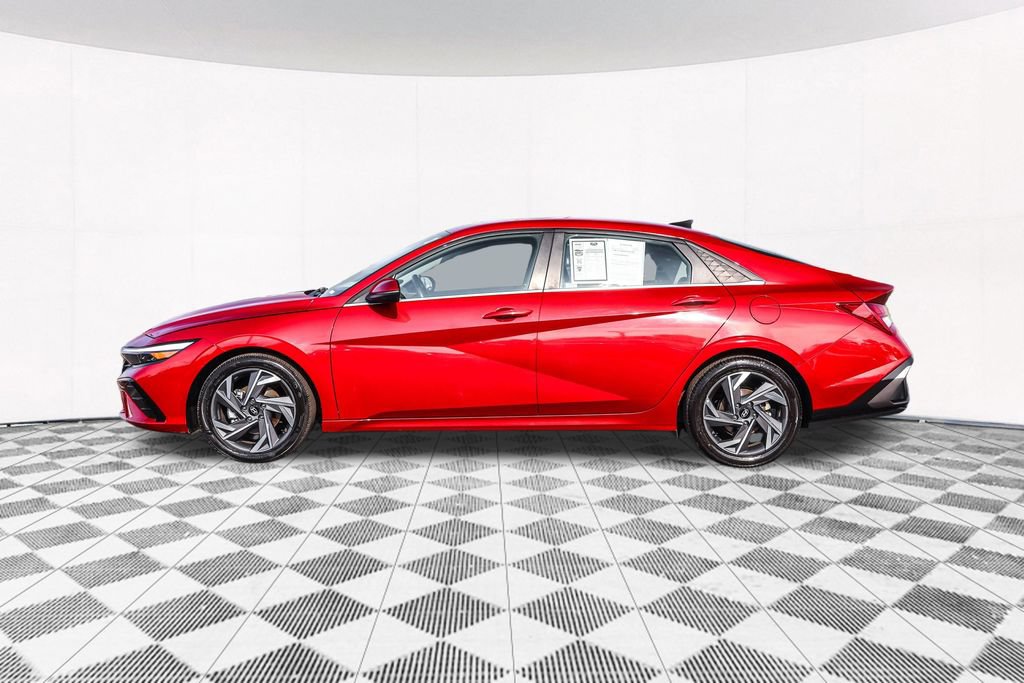 Certified 2025 Hyundai Elantra Limited FWD image 17