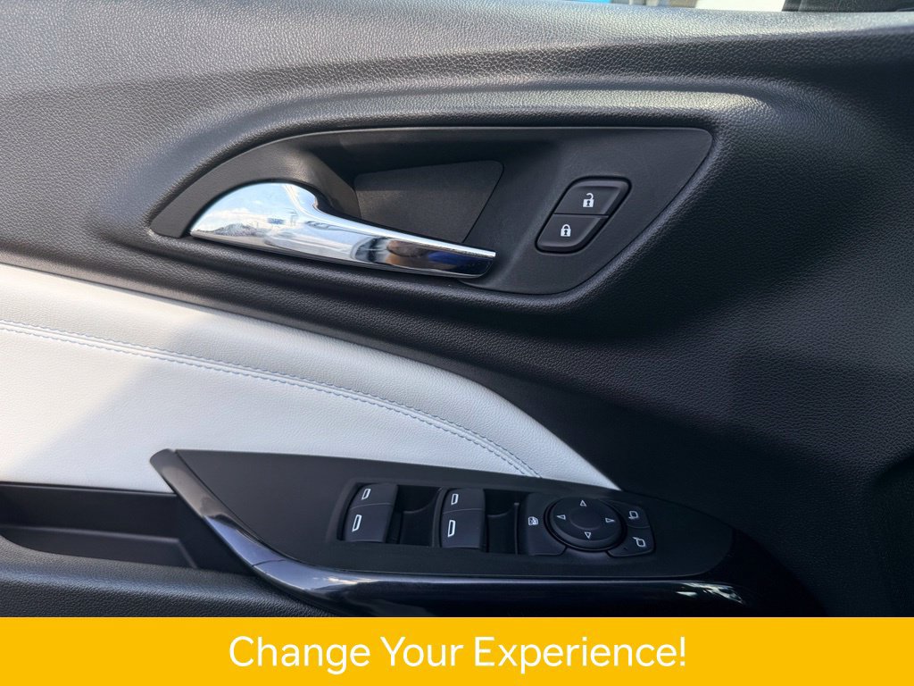 Used 2025 Chevrolet Trax LT w/ LT Convenience Package FWD image 25