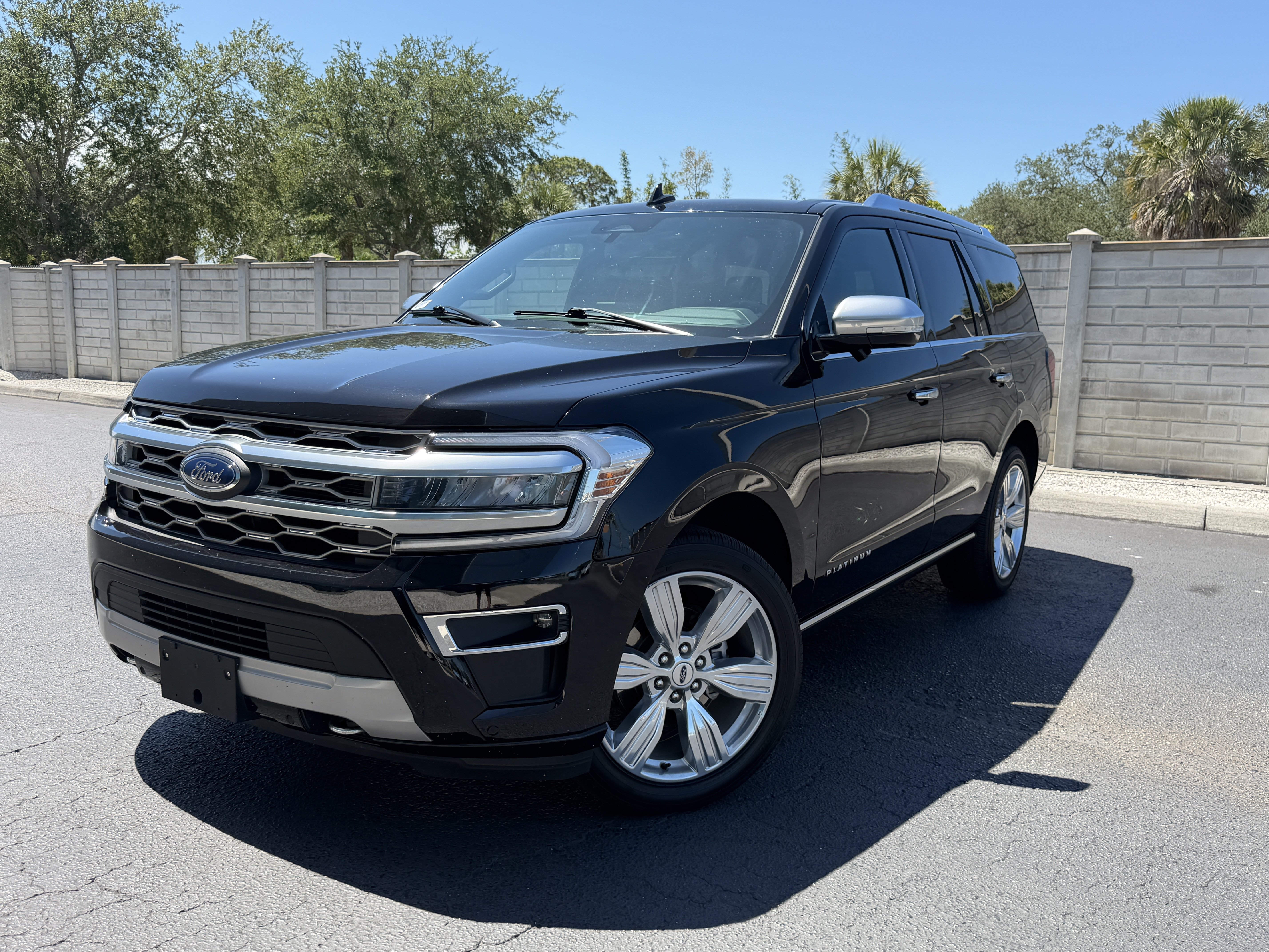 Used 2023 Ford Expedition Platinum AWD/4WD image 1