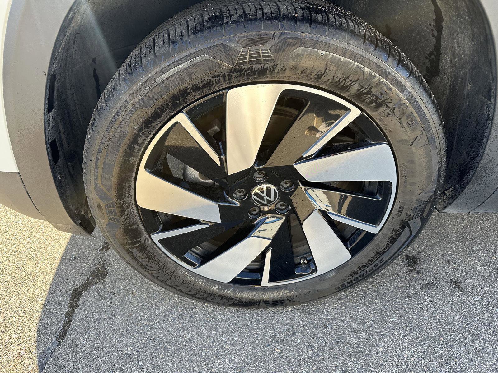 Used 2025 Volkswagen Atlas Cross Sport SE image 12