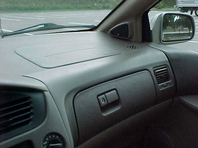 Used 2002 Toyota Sienna LE w/ Symphony Pkg FWD image 17