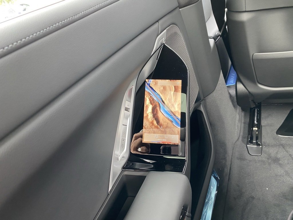 New 2026 BMW 750e xDrive w/ Executive Package image 9