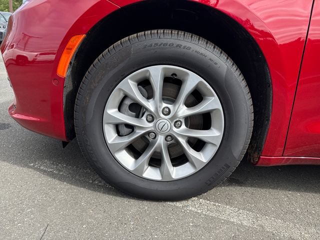 New 2025 Chrysler Pacifica Select AWD/4WD image 29
