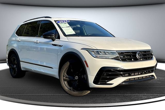 Used 2023 Volkswagen Tiguan SE R-Line FWD image 3