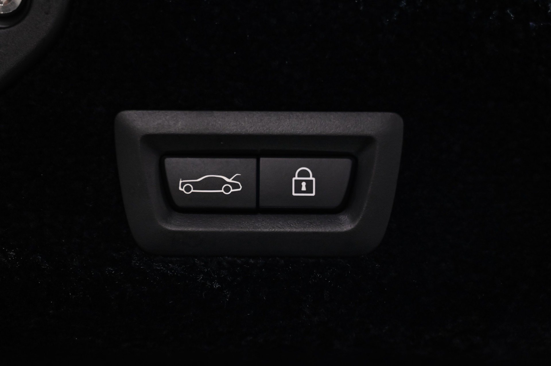 Used 2017 Rolls-Royce Dawn RWD image 32