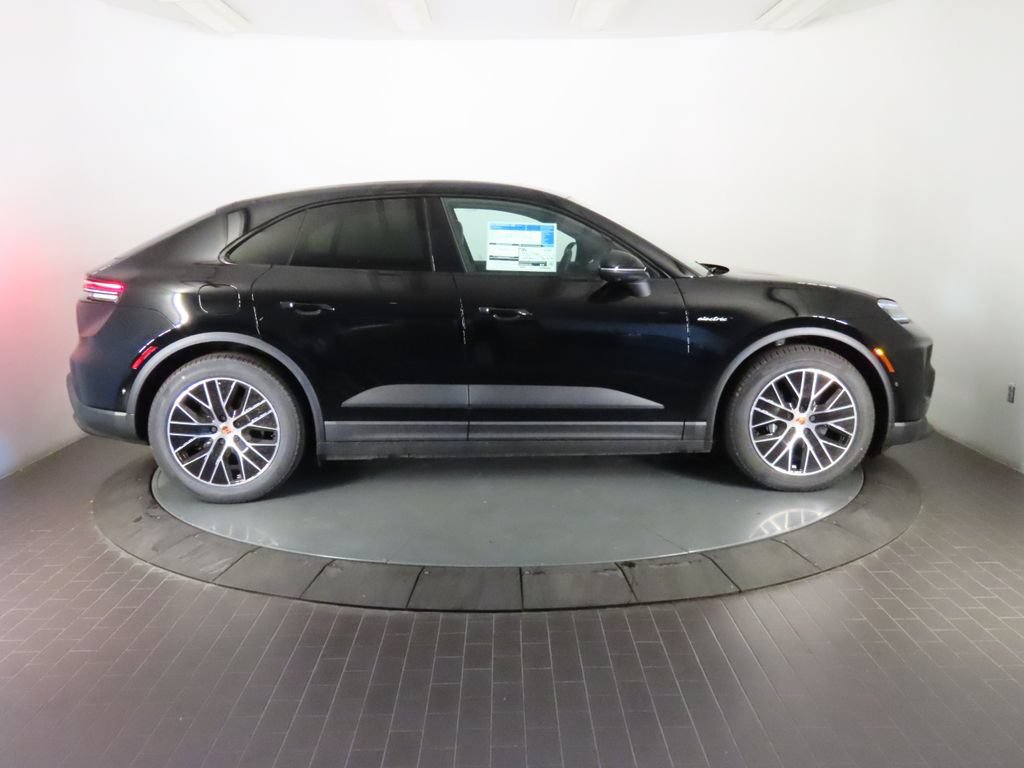 New 2026 Porsche Macan 4 Electric AWD/4WD image 8