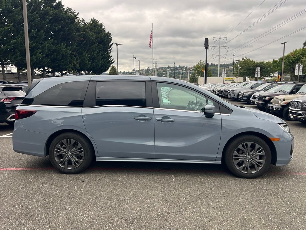 Used 2025 Honda Odyssey Touring image 4
