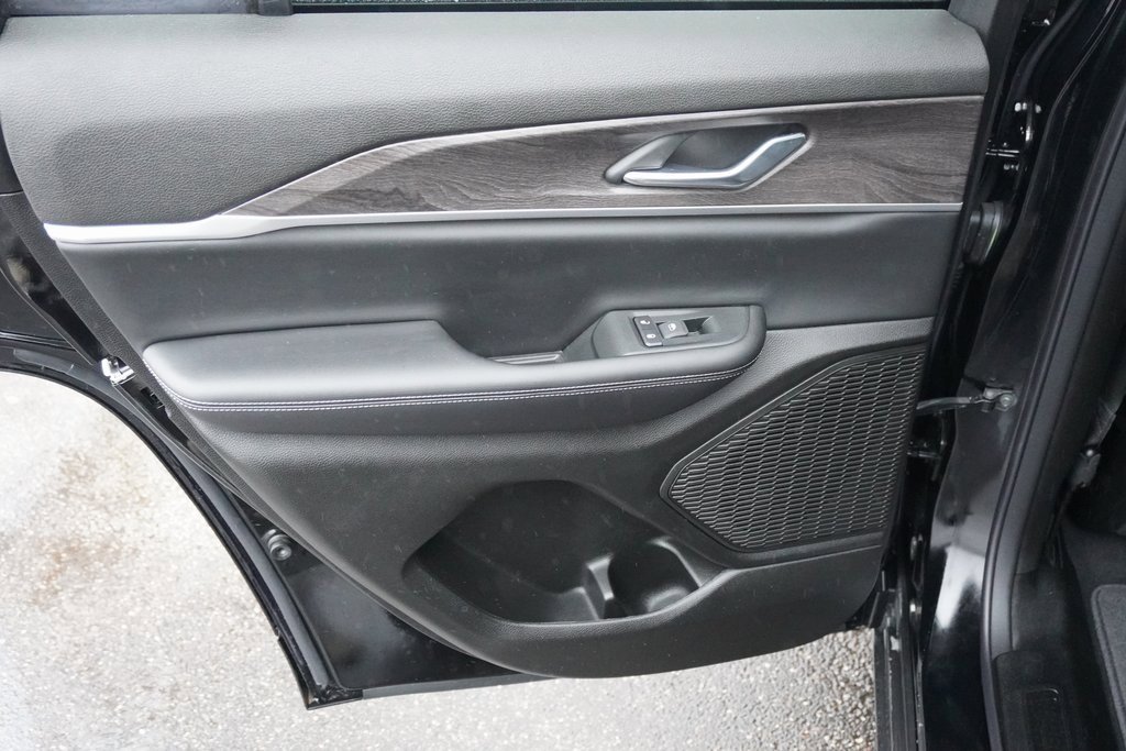 Used 2024 Jeep Grand Cherokee Limited w/ Black Appearance Package image 24