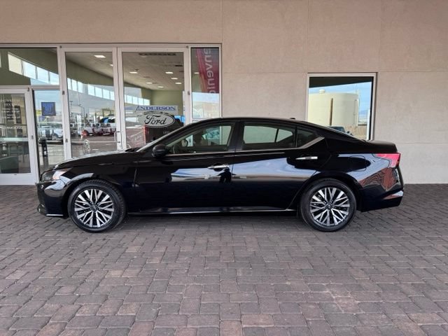 Used 2024 Nissan Altima 2.5 SV FWD image 2