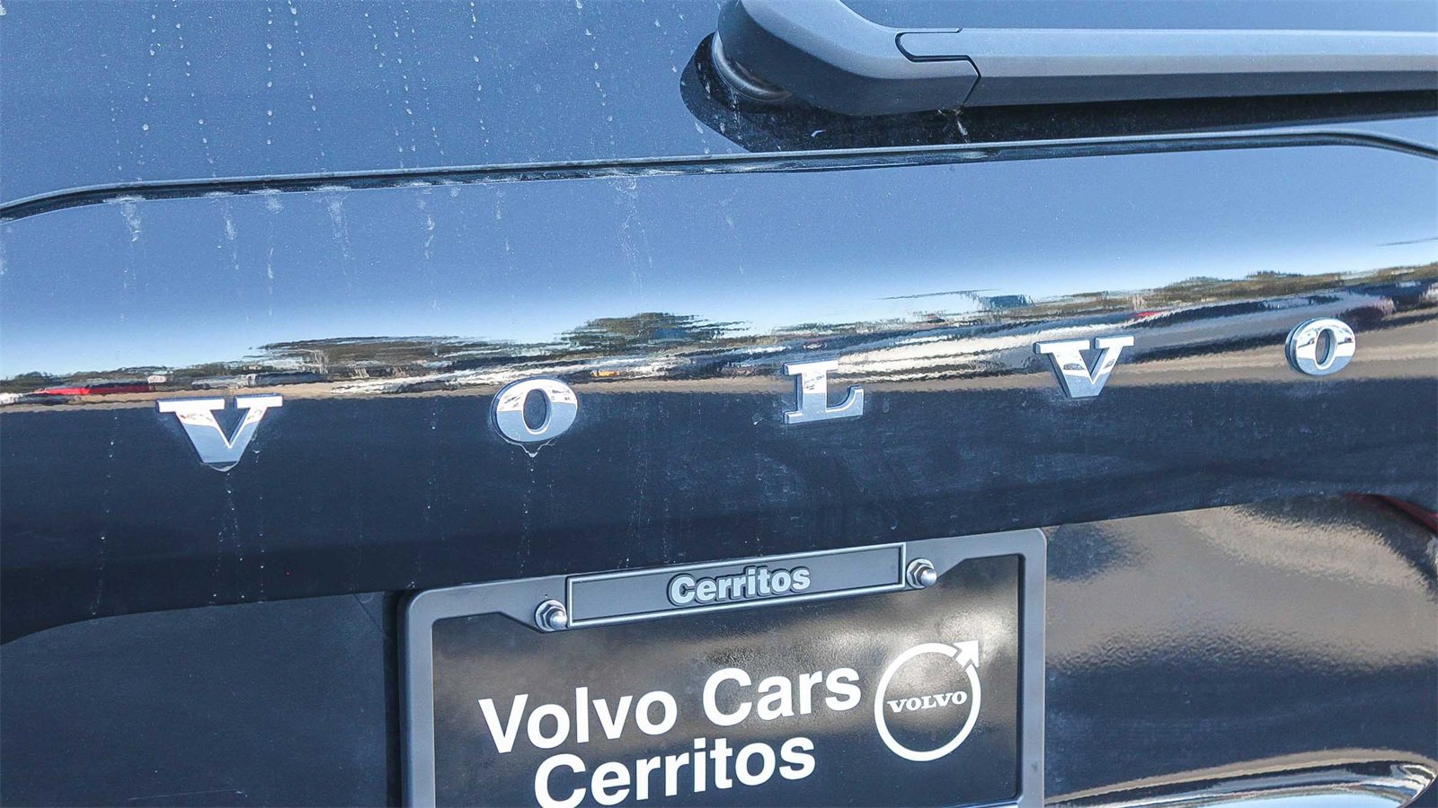 Used 2025 Volvo XC60 B5 Plus image 10