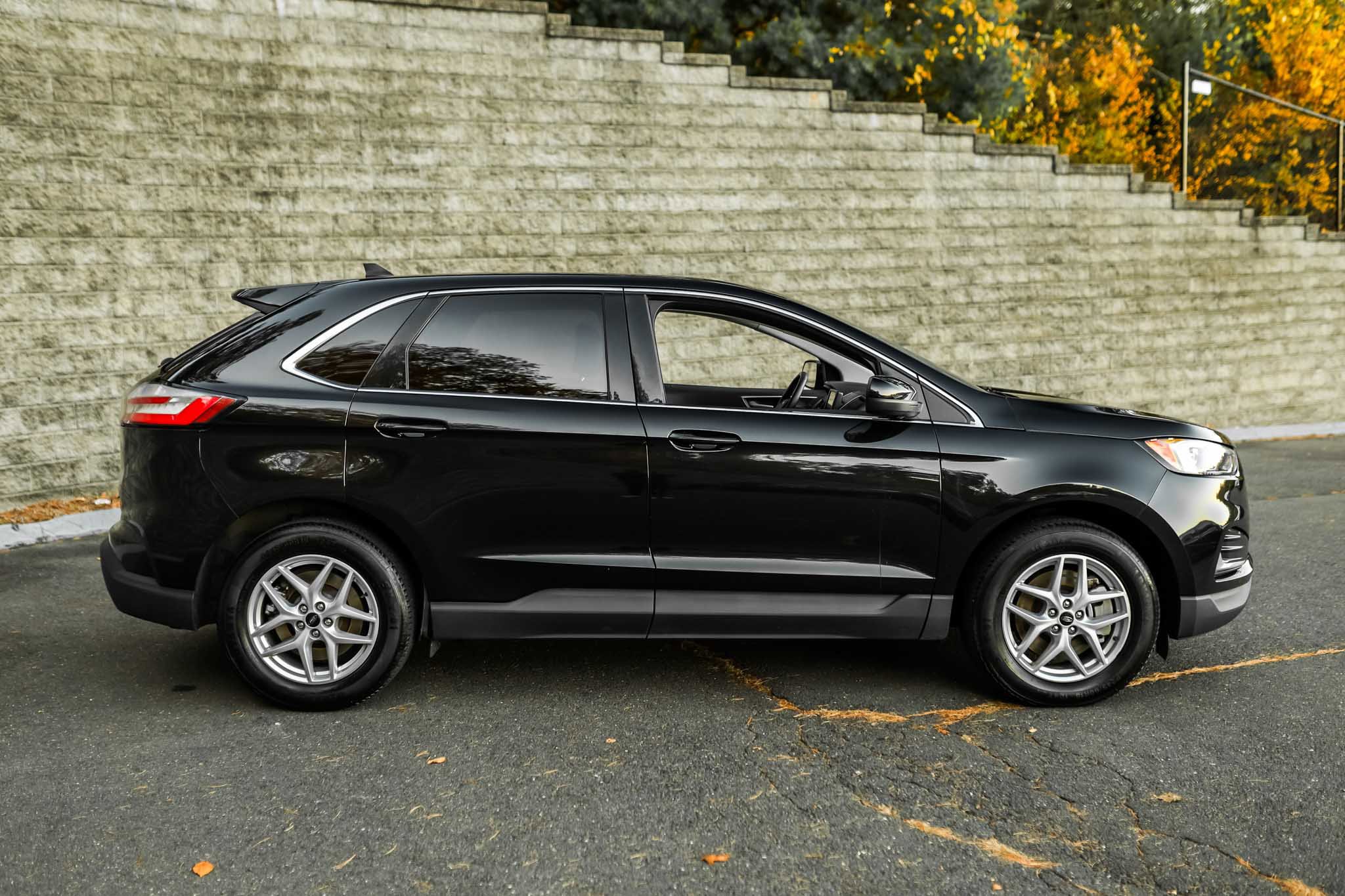 Used 2023 Ford Edge SEL image 4