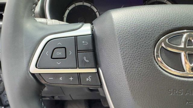 Used 2023 Toyota Highlander XLE FWD image 28