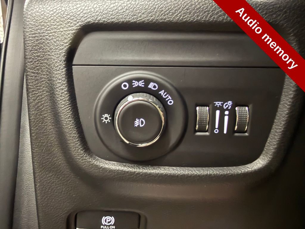 Used 2023 Jeep Grand Cherokee Limited image 35