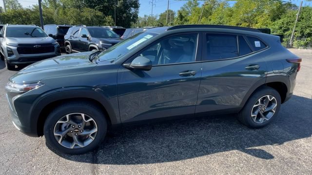New 2026 Chevrolet Trax LT w/ Sunroof Package FWD image 7