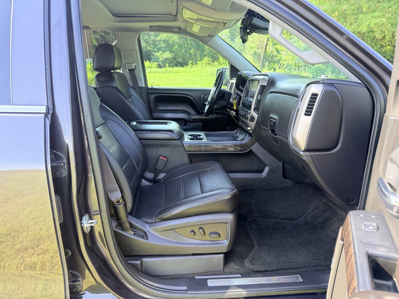 Used 2016 GMC Sierra 1500 Denali w/ Enhanced Driver Alert Package RWD image 18