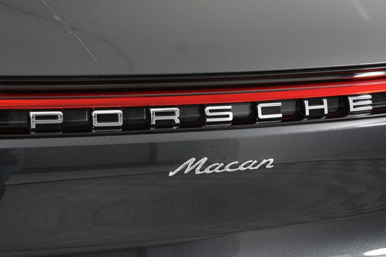 Certified 2025 Porsche Macan image 22