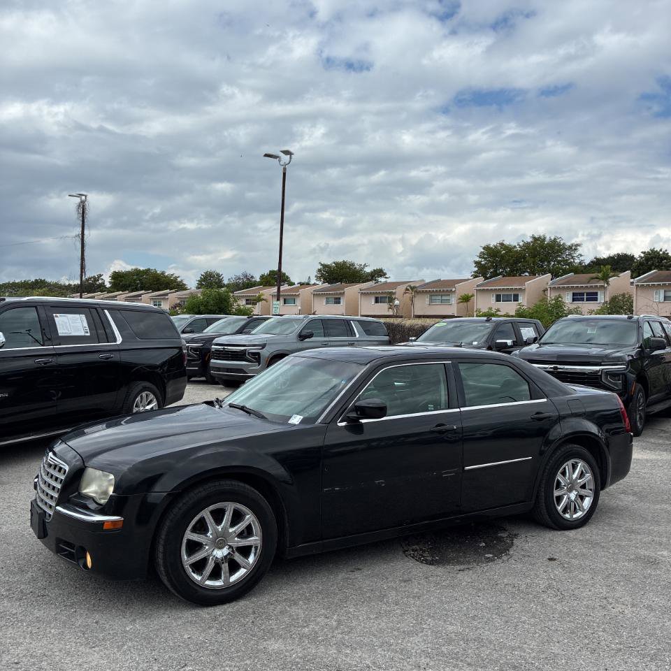 Used 2008 Chrysler 300 Limited RWD image 2