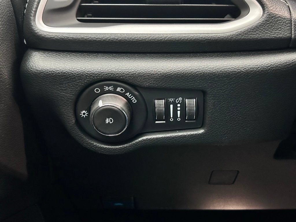 New 2026 Chrysler Pacifica Select AWD/4WD image 20