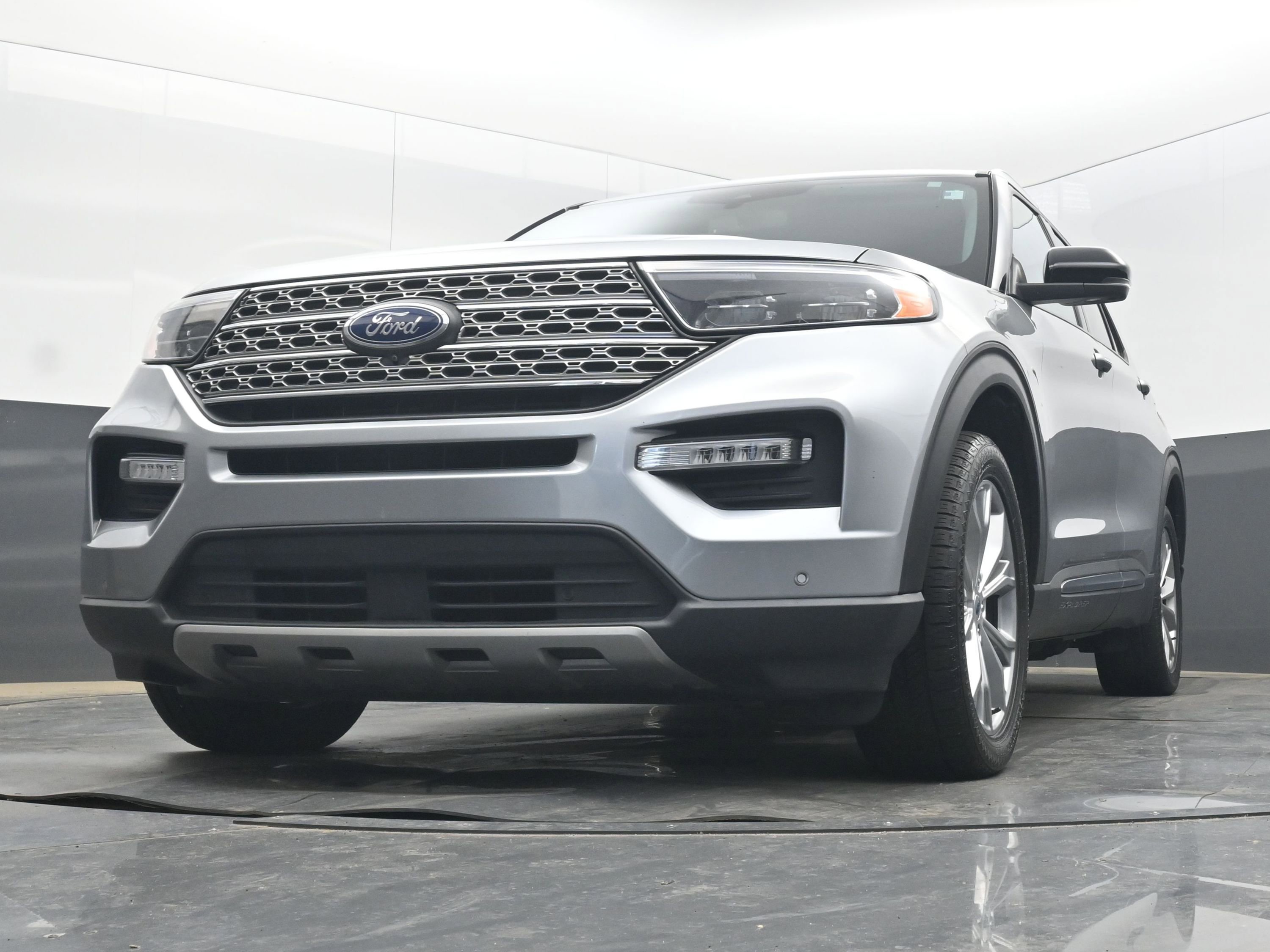 Used 2021 Ford Explorer Limited w/ Equipment Group 301A image 27