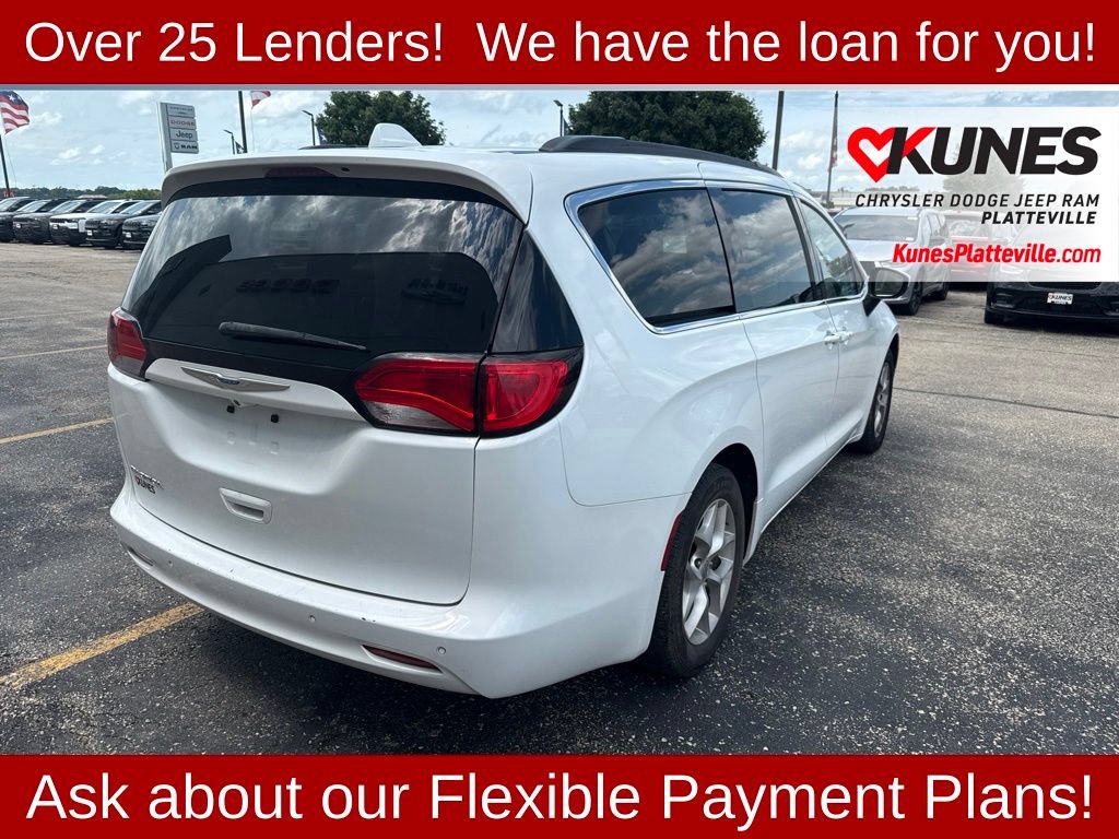 Used 2018 Chrysler Pacifica Touring w/ Tire & Wheel Group FWD image 4