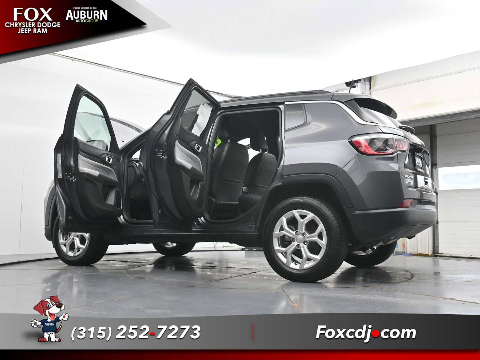 Used 2024 Jeep Compass Latitude w/ Convenience Group AWD/4WD image 39