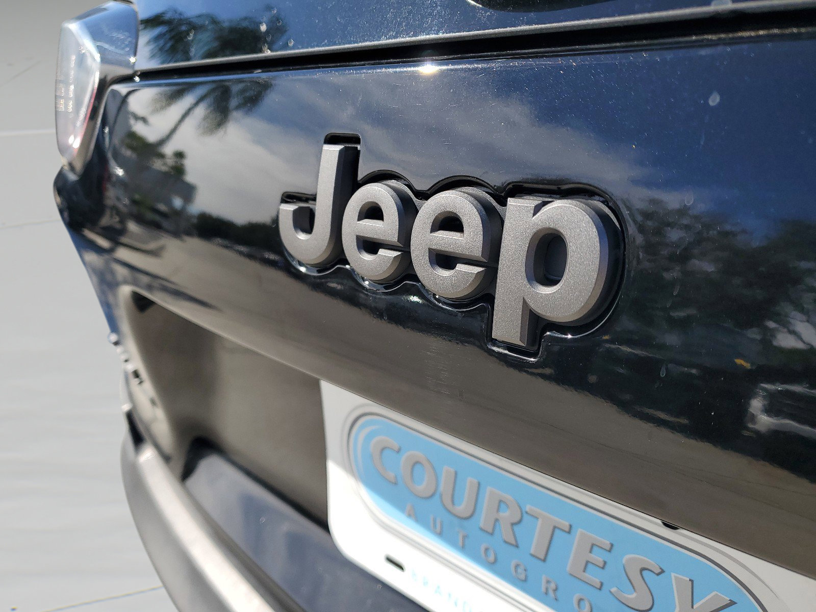 Used 2020 Jeep Cherokee Trailhawk w/ Cold Weather Group image 9