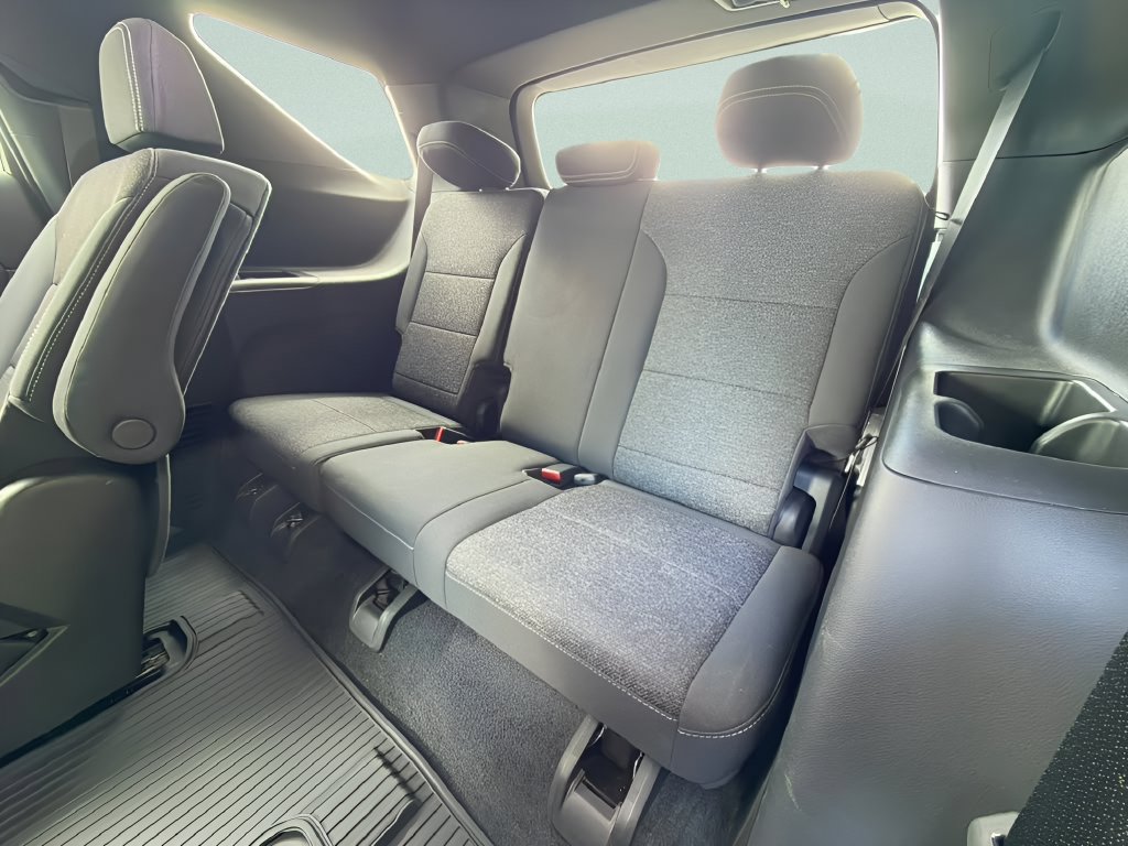 Used 2025 Chevrolet Traverse LT w/ Driver Confidence Package FWD image 23
