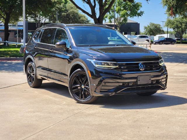 Used 2022 Volkswagen Tiguan SE R-Line FWD image 2