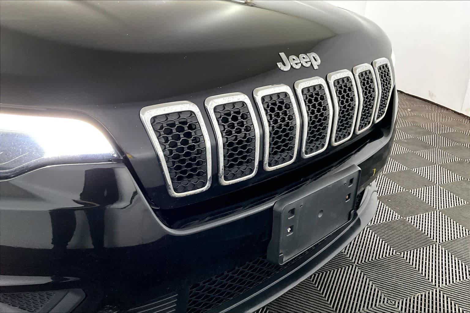 Used 2019 Jeep Cherokee Latitude w/ Popular Appearance Group image 28