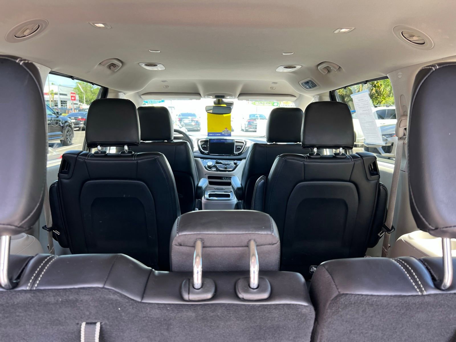 Used 2023 Chrysler Pacifica Touring-L image 19