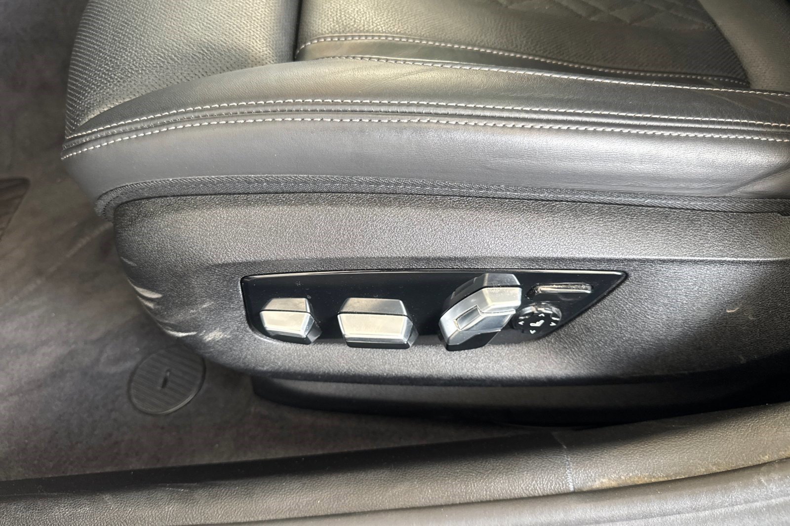 Used 2022 BMW M550i xDrive AWD/4WD image 13