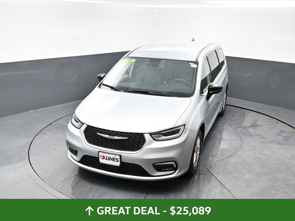 Used 2024 Chrysler Pacifica Touring-L image 48