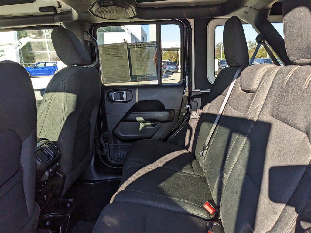 Used 2018 Jeep Wrangler Unlimited Sahara image 16