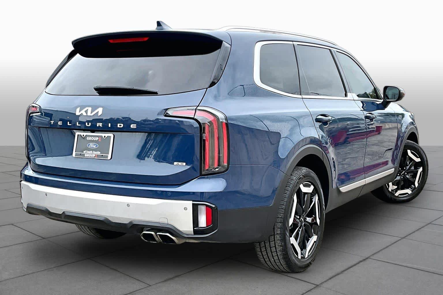 Used 2024 Kia Telluride EX w/ EX Captain's Chair Package AWD/4WD image 13