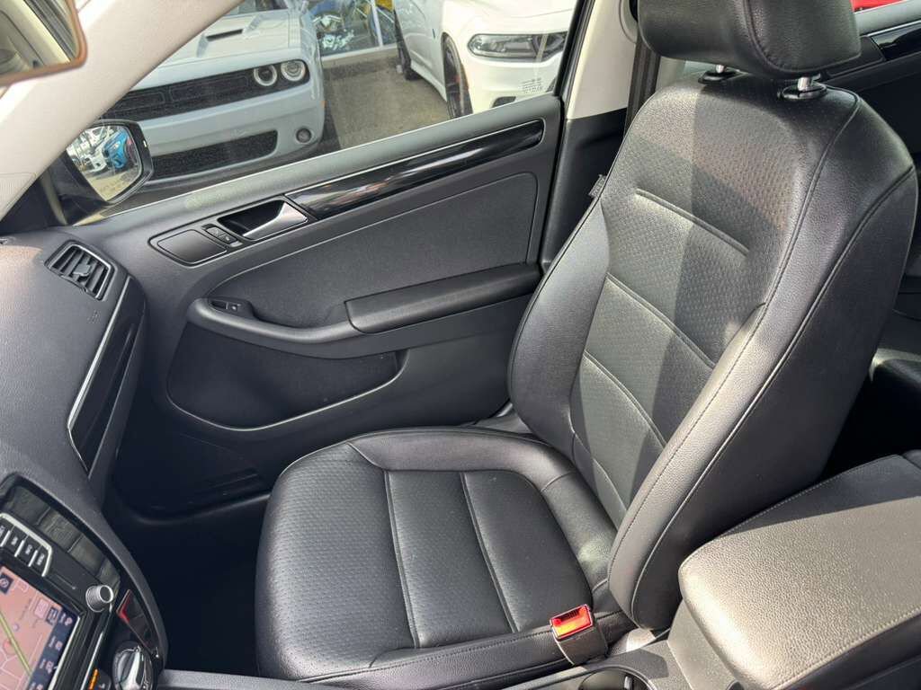 Used 2016 Volkswagen Jetta SEL FWD image 19