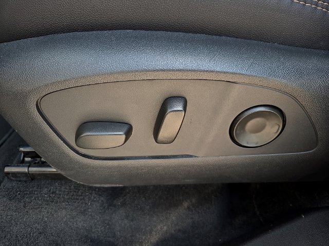 Used 2025 Chevrolet Traverse High Country FWD image 16