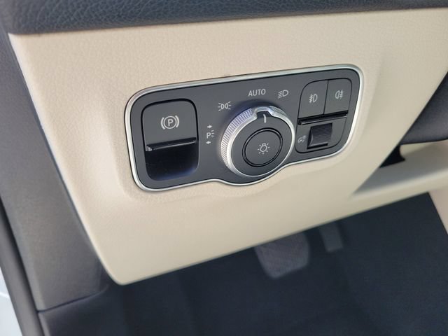 Used 2023 Mercedes-Benz GLB 250 image 27