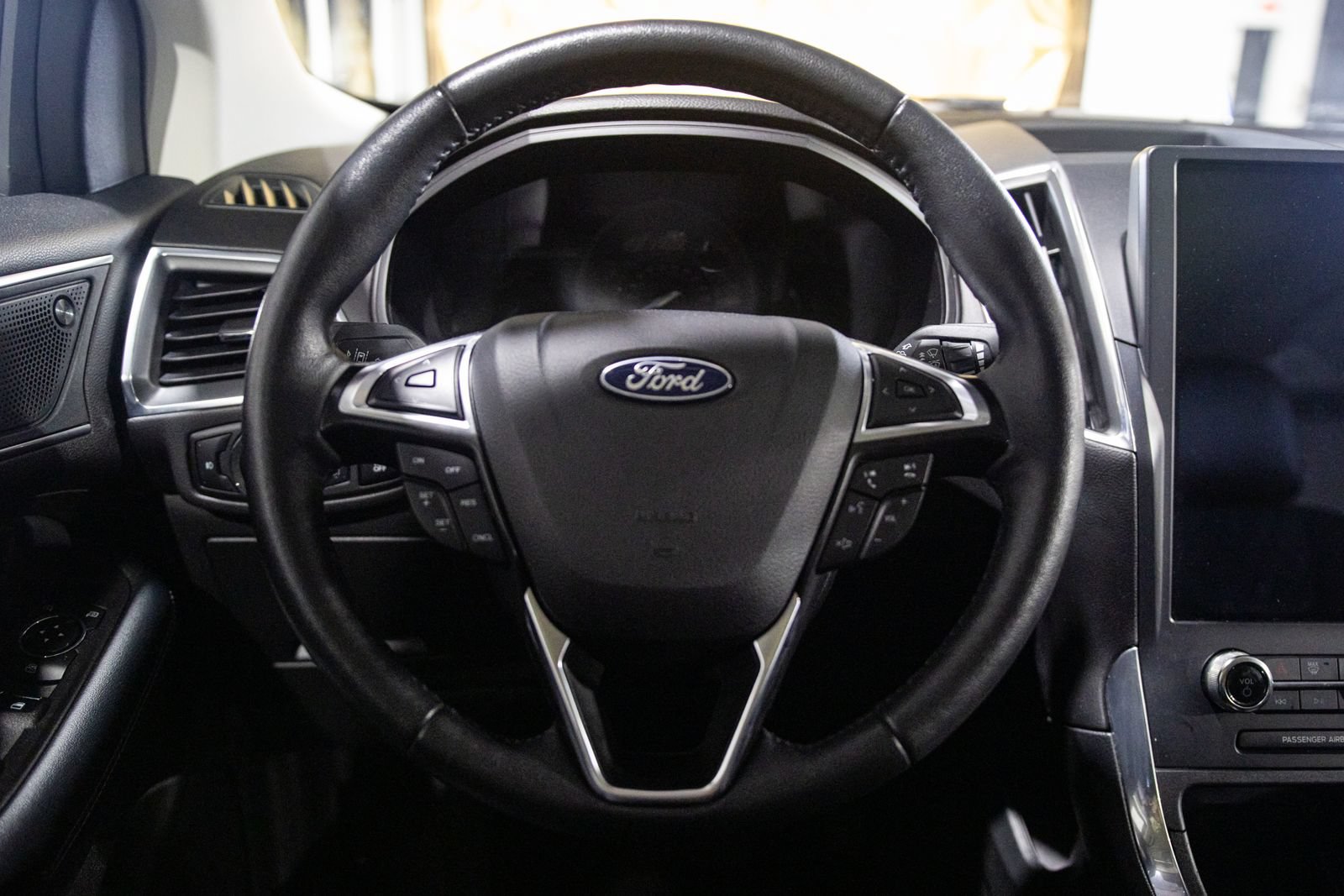 Used 2024 Ford Edge Titanium AWD/4WD image 18