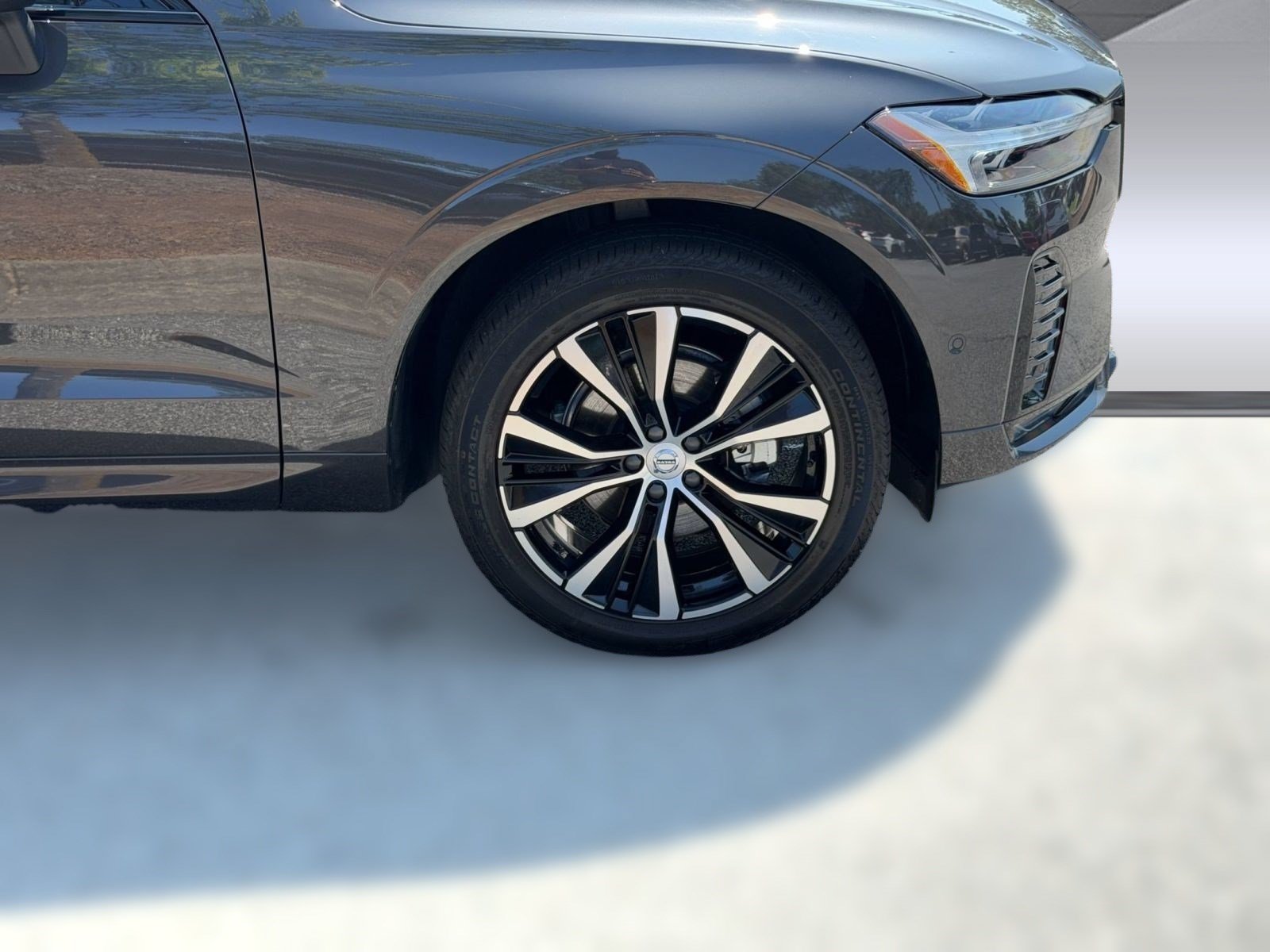 Certified 2025 Volvo XC60 B5 Plus w/ Protection Package Premier AWD/4WD image 12