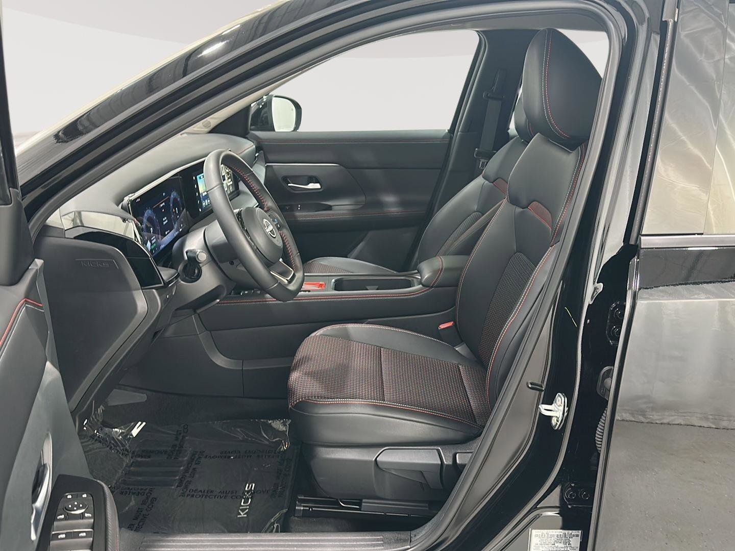 Used 2025 Nissan Kicks SR image 9